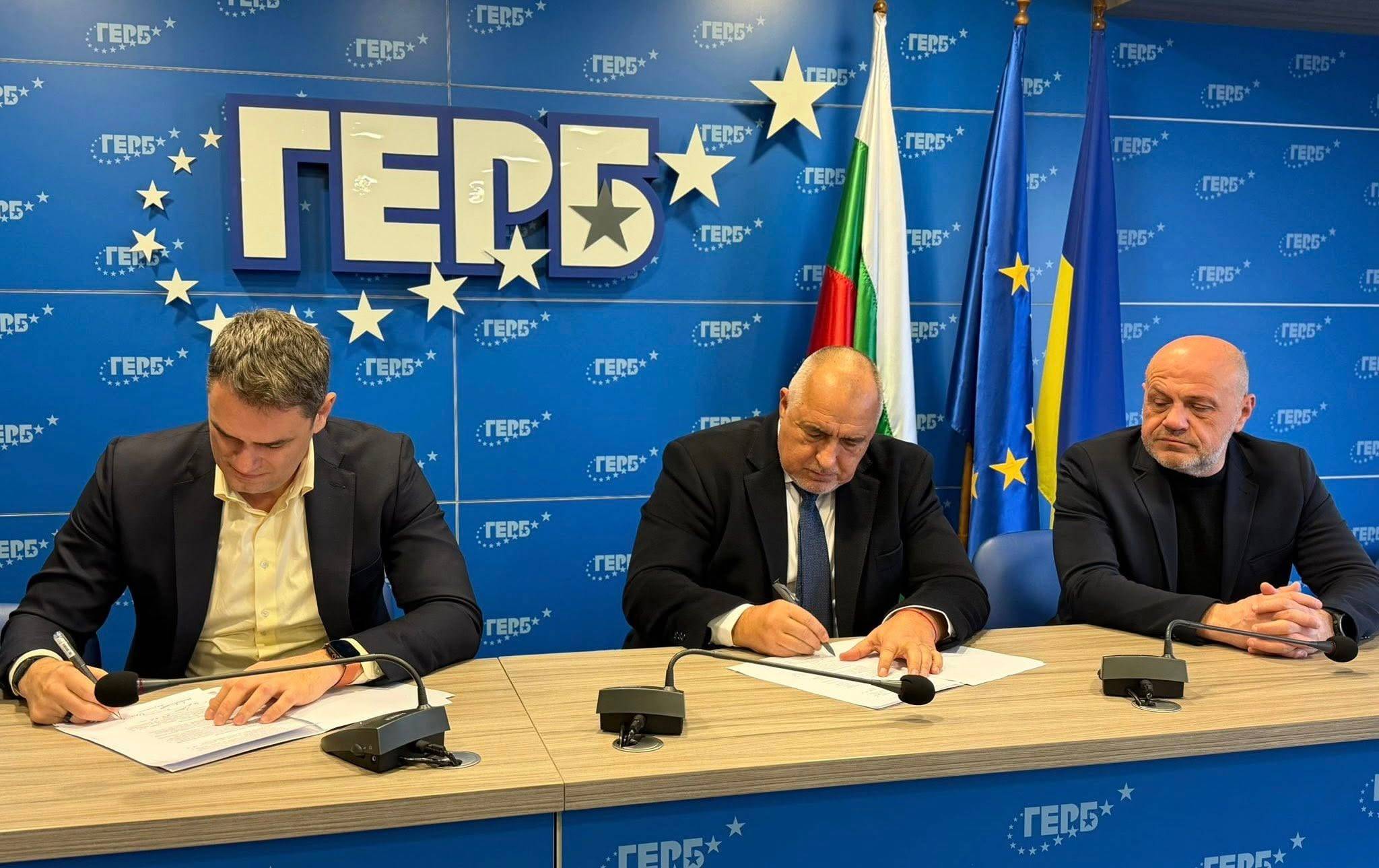 Председателят на БРАИТ Илия Кръстев, Бойко Борисов и вицепремиерът в оставка Томислав Дончев